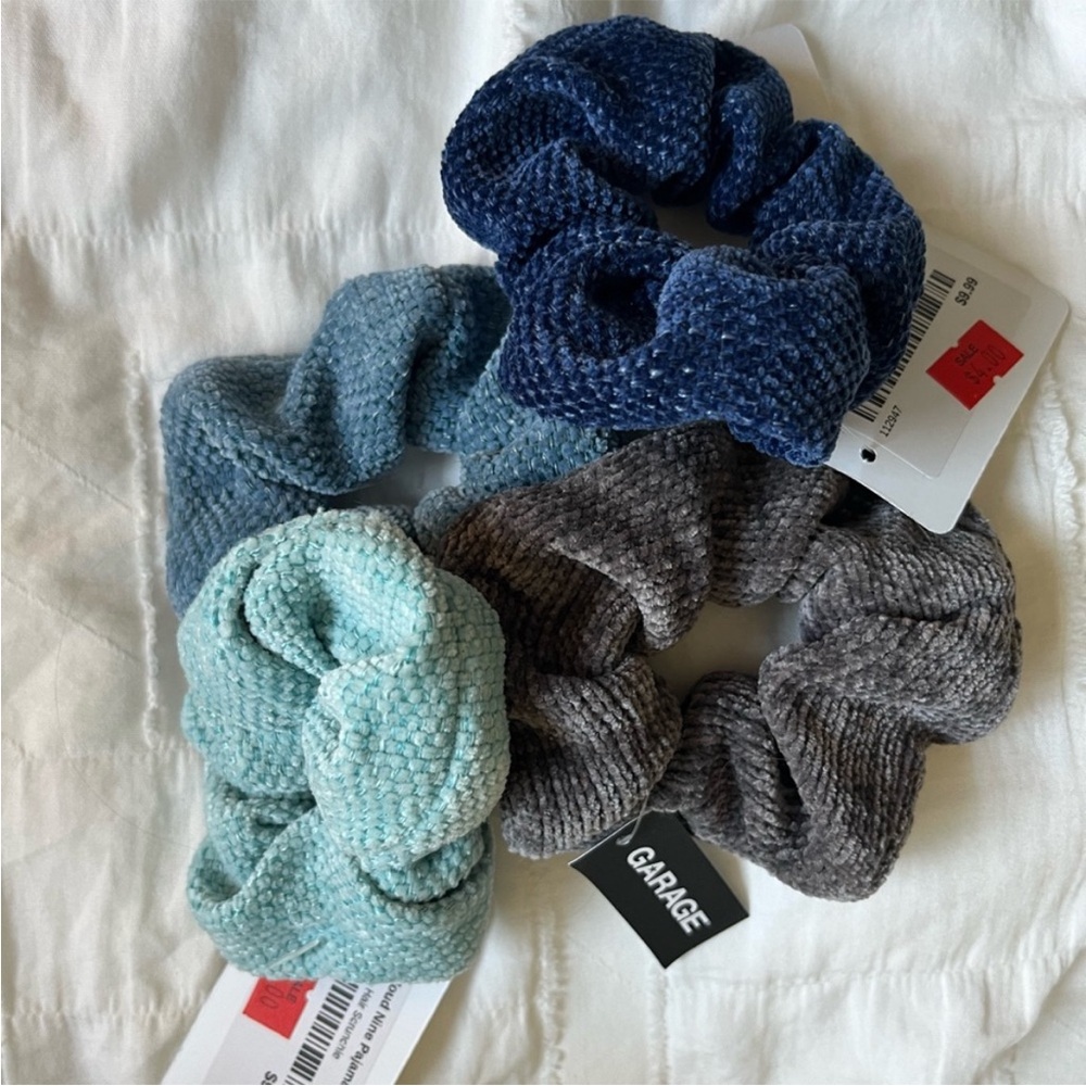 4pcs Knit Scrunchie Set!